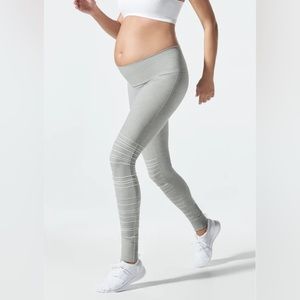 Blanqi Sport Support Hipster Cuffed Legging in Dove Gray Size S
